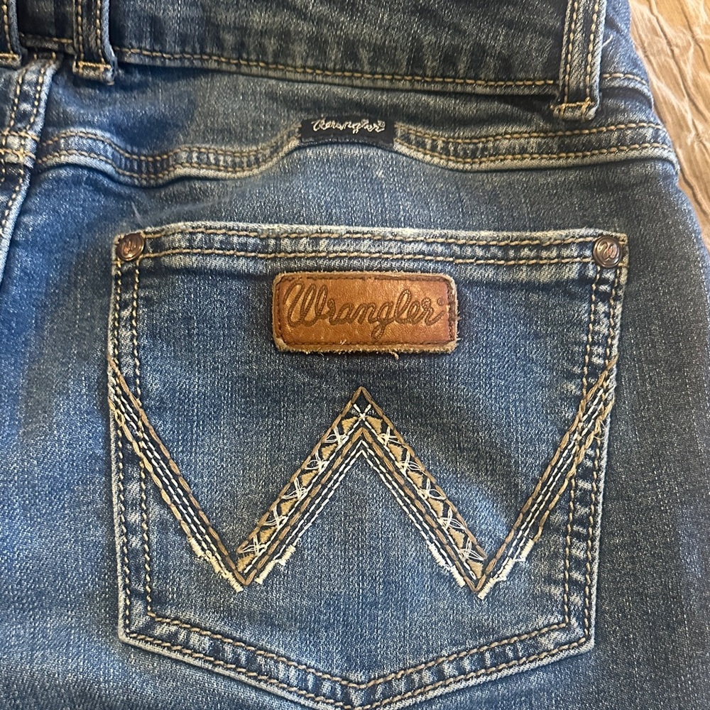 Wrangler Dark Blue Flare Jeans - Classic Back Pocket Stitch